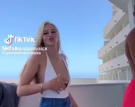 Sophie Aspin onlyfans leak – nipslip show off Big Boobs With Bf