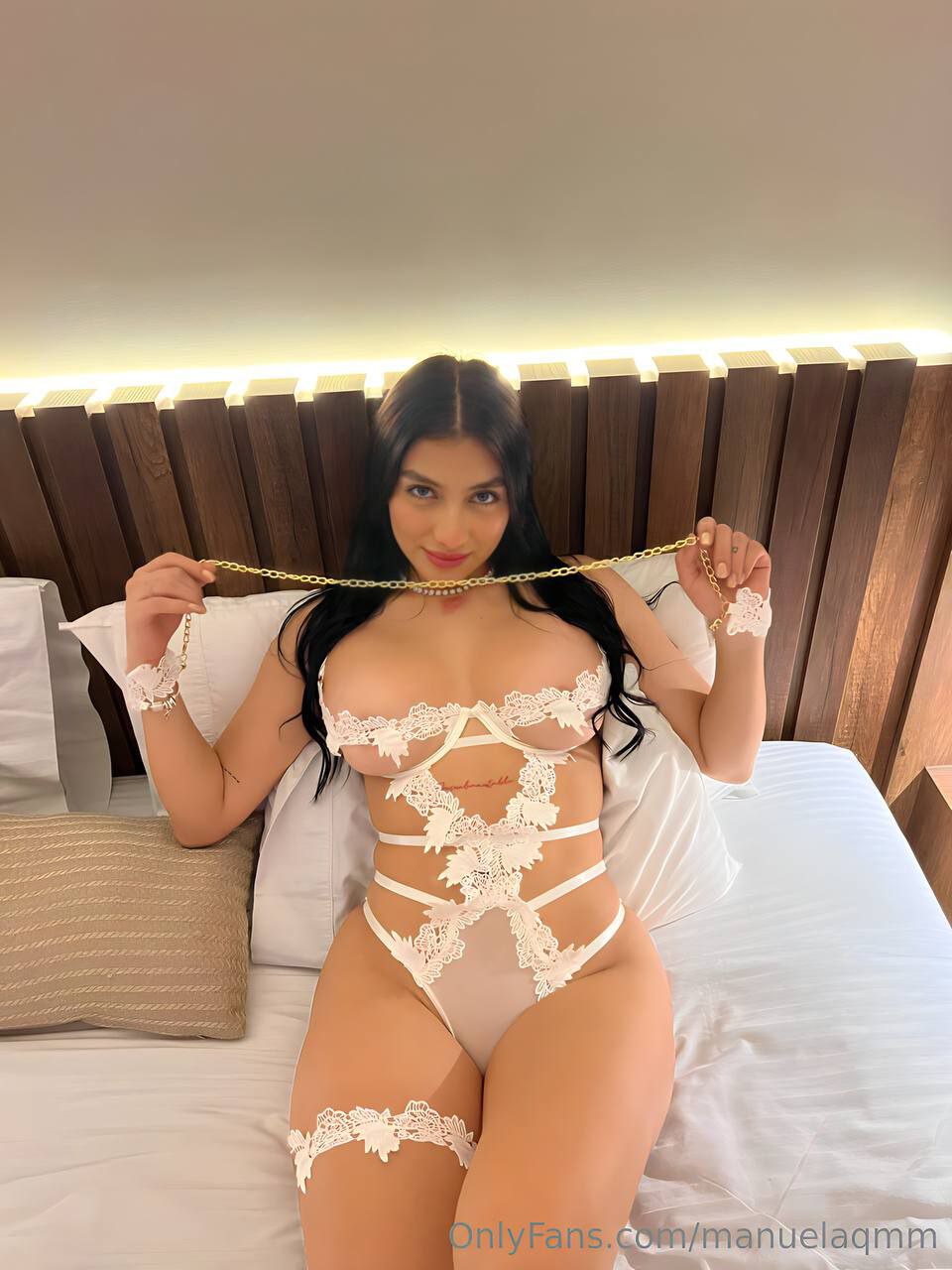 ManuelaQmm onlyfans leak – Damn !!! she so fucking hot